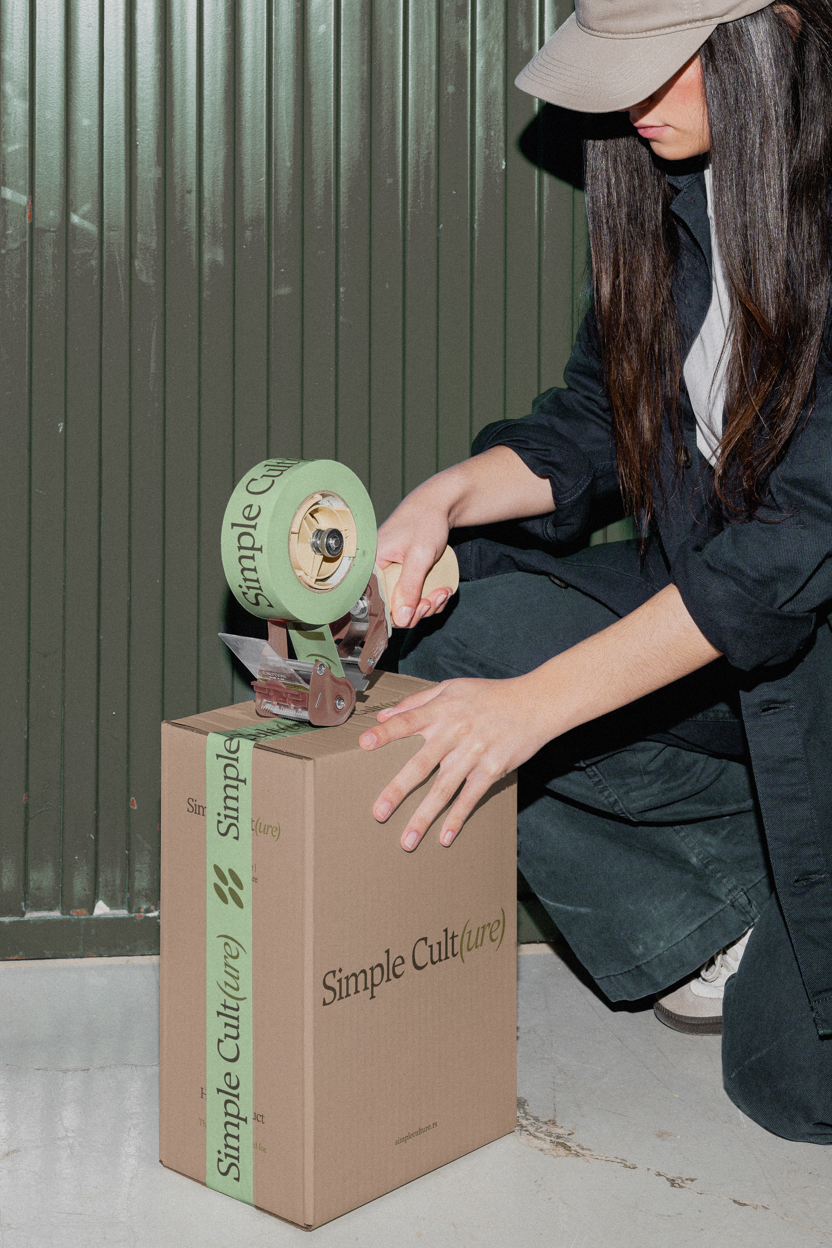 Logo design for the brand Redo on green gradient background